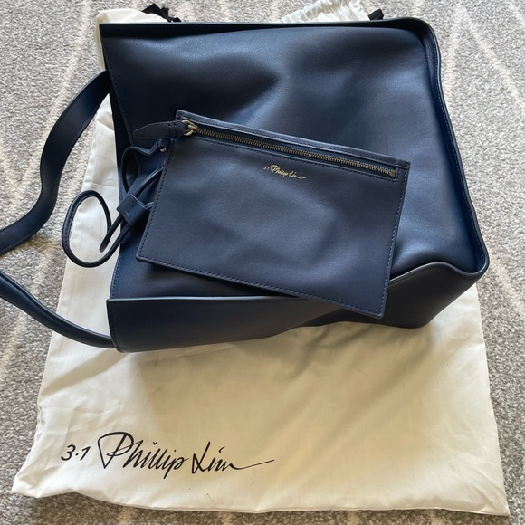 Navy 3.1 Phillip Lim Soleil Large Bucket Bag - Picture 1 of 6